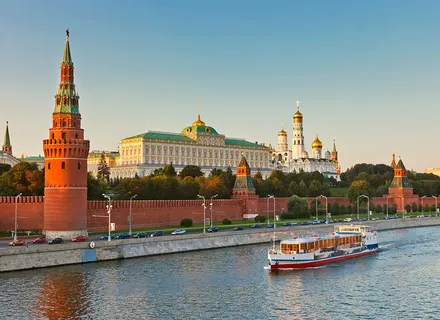 Москва, опять я твой заезжий гость...