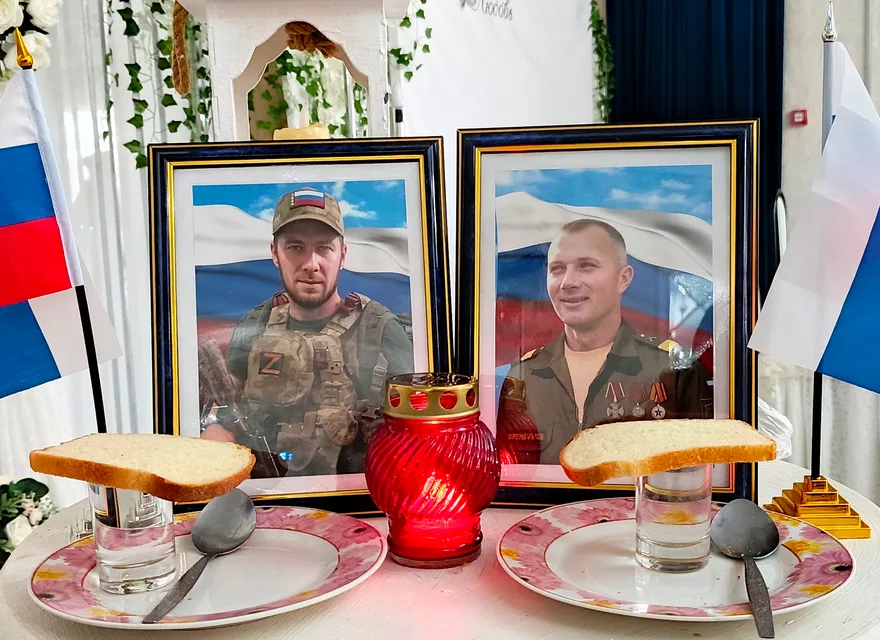 Светлой памяти братьев Юрия и Дмитрия Демёхиных посвящается…
